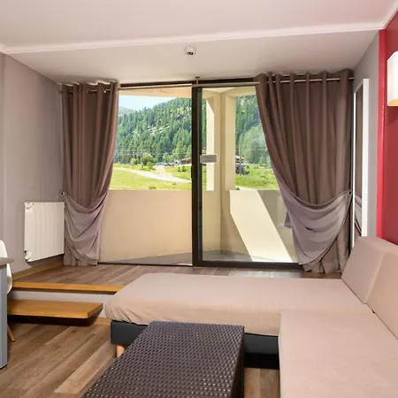 Sowell Residences New Chastillon Aparthotel 4*