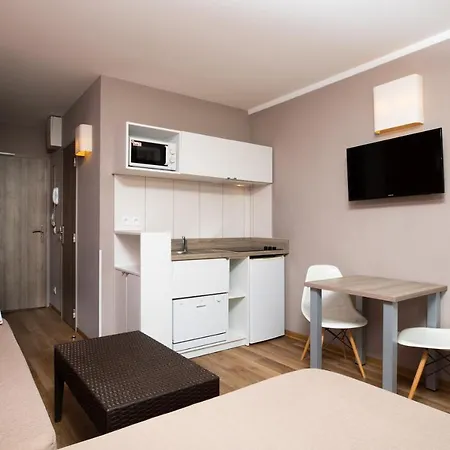 Aparthotel Sowell Residences New Chastillon 4*