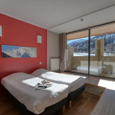 Aparthotel Sowell Residences New Chastillon 4*
