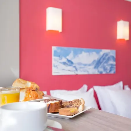 Sowell Residences New Chastillon Aparthotel 4*