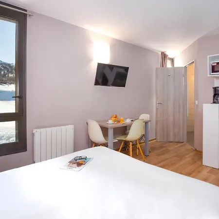Sowell Residences New Chastillon Aparthotel