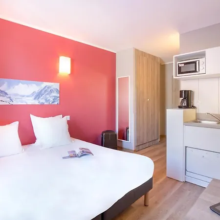 Sowell Residences New Chastillon Aparthotel 4*