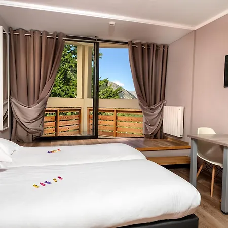 Sowell Residences New Chastillon Aparthotel 4*